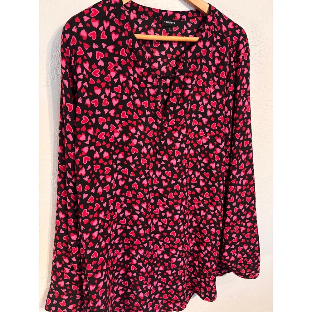 Torrid Blouse Womens 3 Black Pink Red Heart Print V-Neck Long Sleeve 16183252